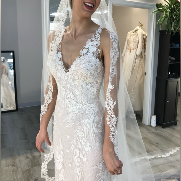 Pronovias EOS Lace Wedding Dress - Picture 2 of 16